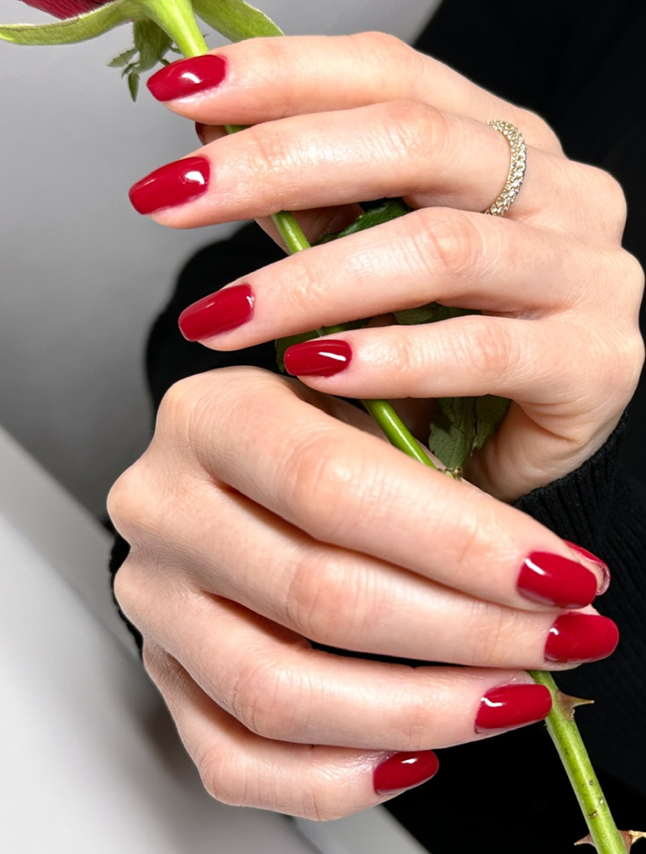 klassisk-roed-manicure-koebenhavn
