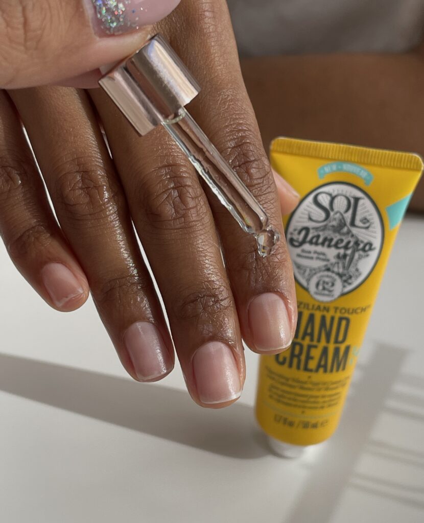 Påføring af negleolie – vigtig del af neglepleje for langtidsholdbar manicure