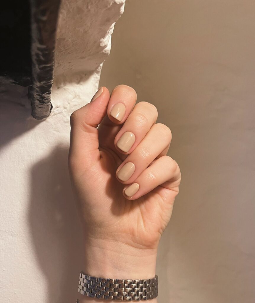 Langtidsholdbar nude manicure – sådan får du din manicure til at holde længere